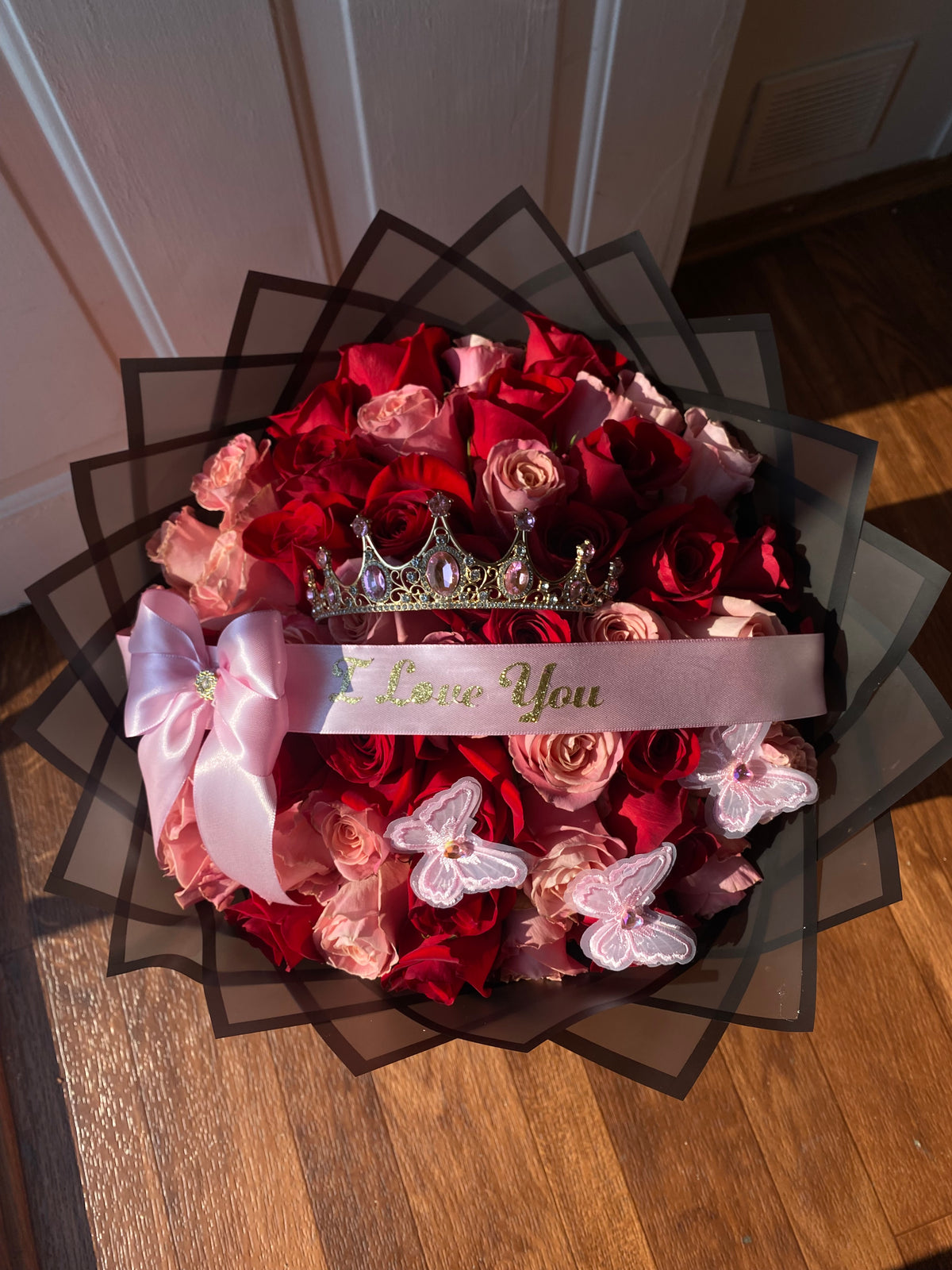 Bouquet of red and pink roses