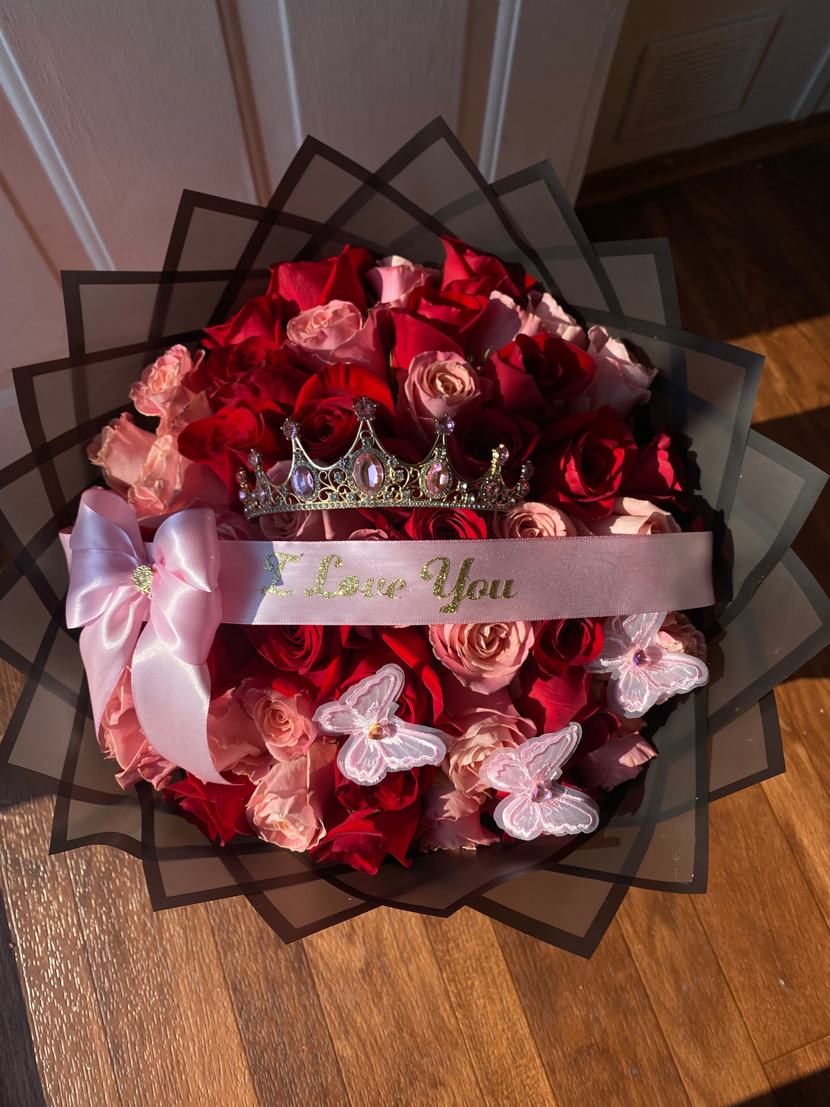 Bouquet of red and pink roses